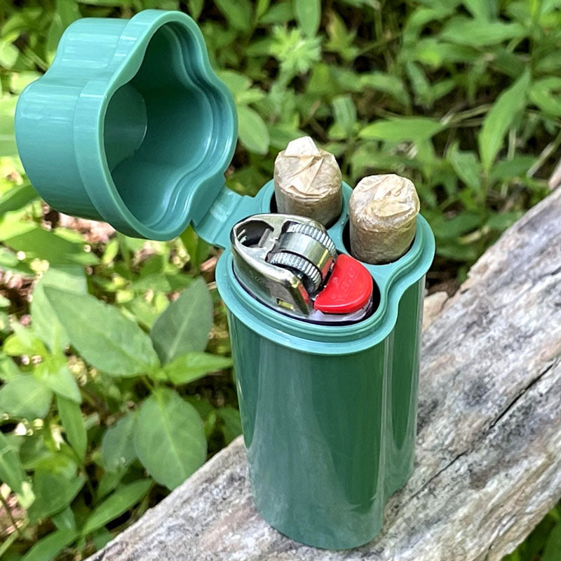 Ett enfackigt cigarettui med vikbar lock